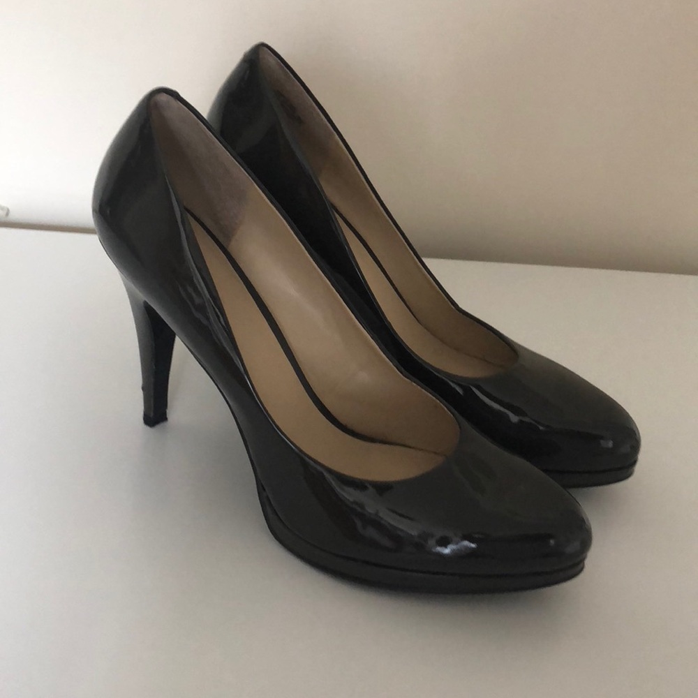 Nine West dark gray platform patent leather pump
